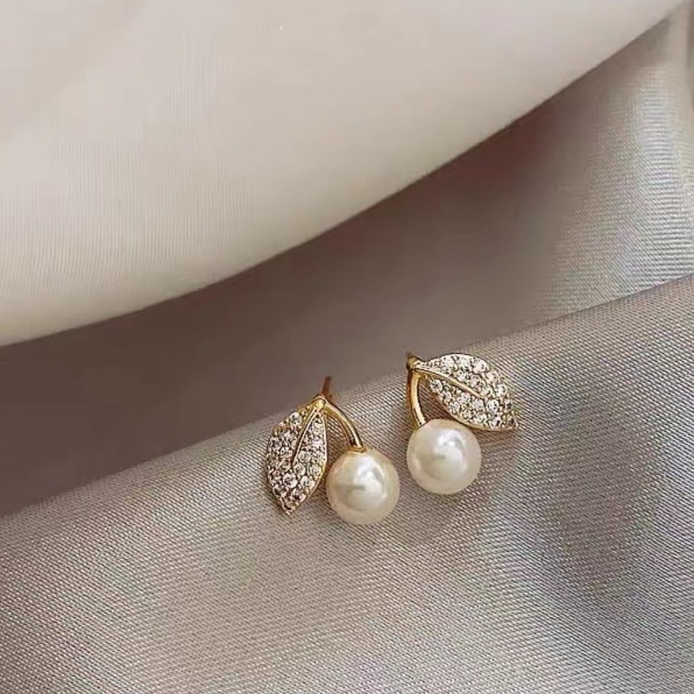 Fine pearl stud earrings sterling silver